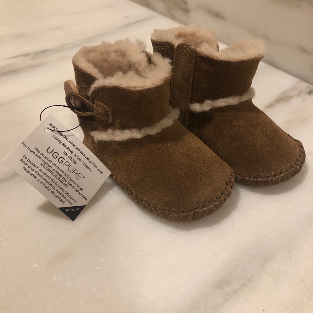 Newborn sheepskin slippers